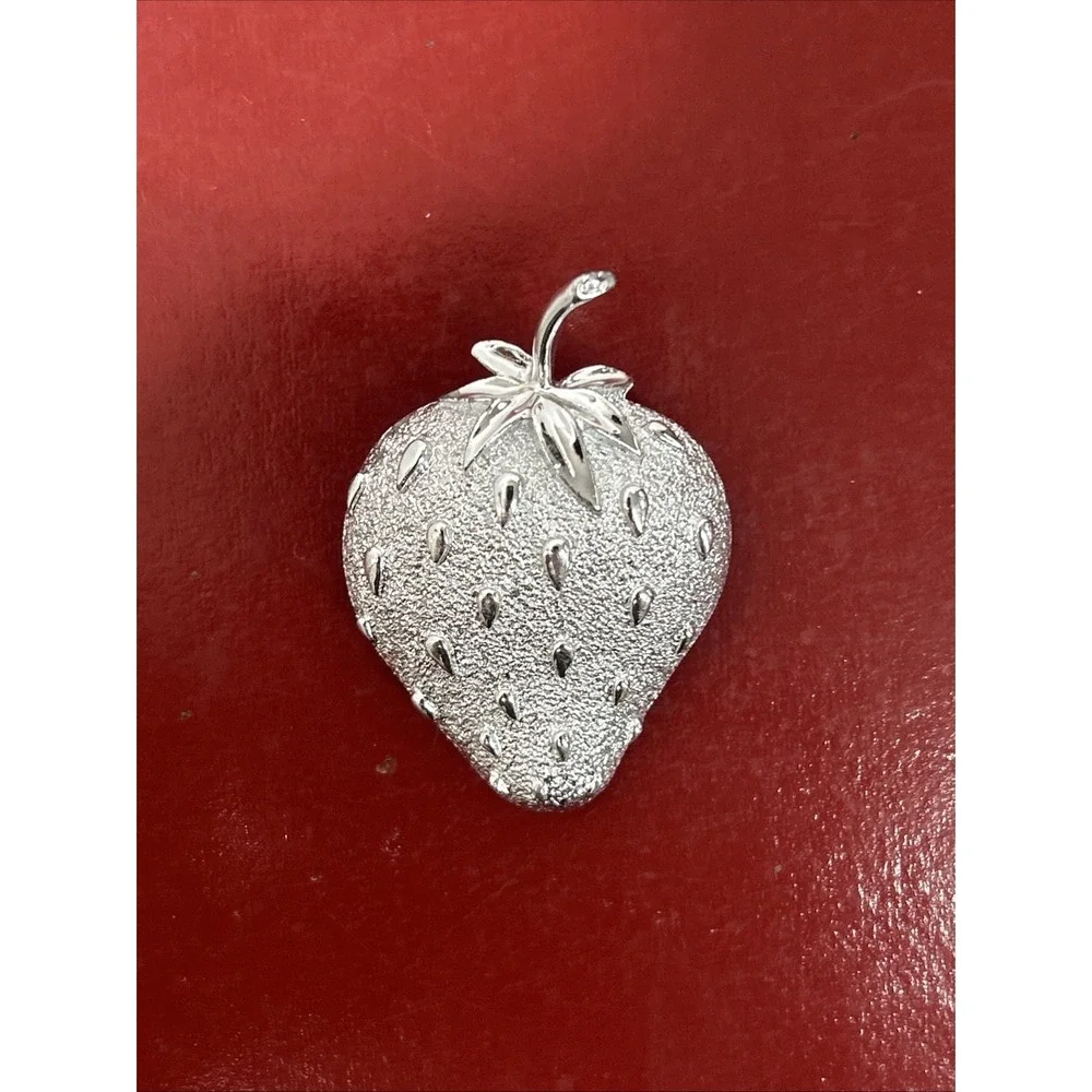 Vintage 1968 Sarah Coventry Silver Tone Strawberry Ice Textured 2.25
